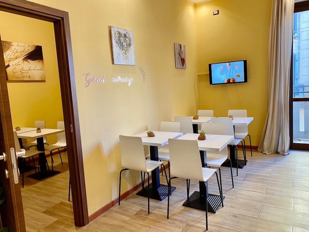 Carlo Goldoni Hotel Milan Exterior photo